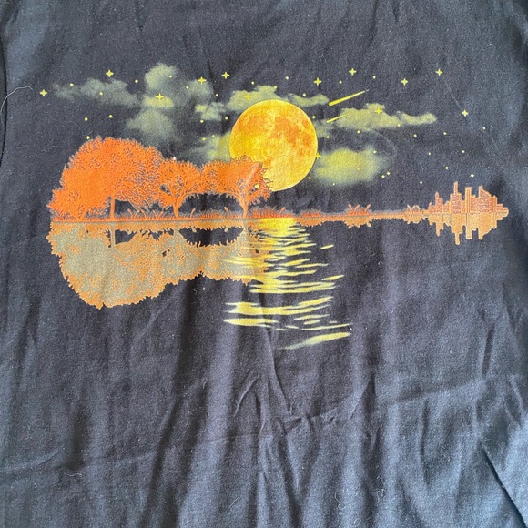 NEW-Gildan Men's Size M Guitar Lake Reflections  Acoustic Guitar Black T-Shirt - Picture 5 of 9